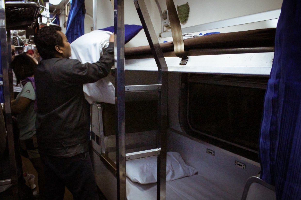 A Night On A Thai Sleeper Train From Bangkok To Surat Thani Non Stop