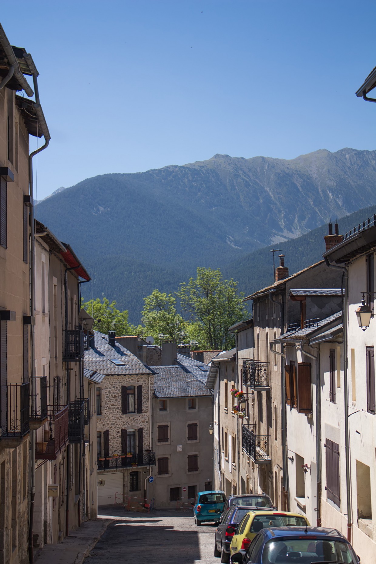 Street and mountain in Mont-Louis