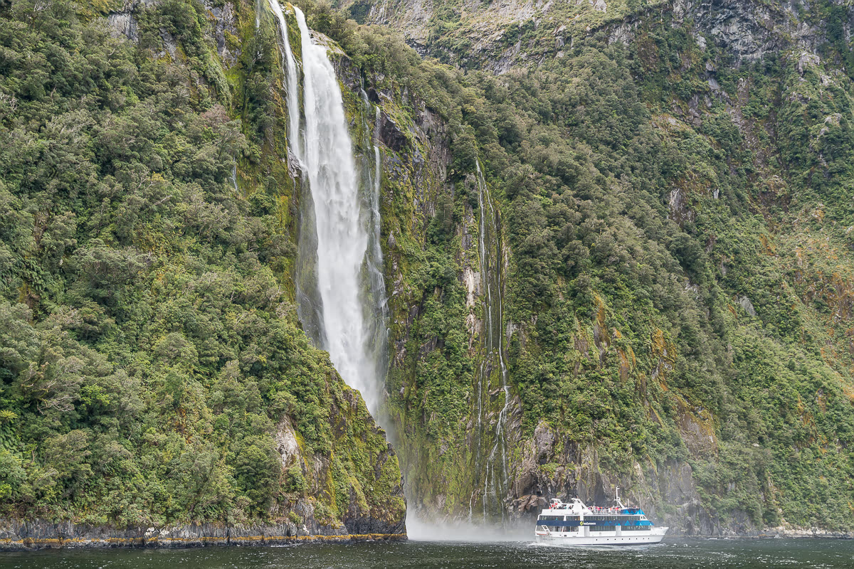 Milford Sound scenic cruise New Zealand