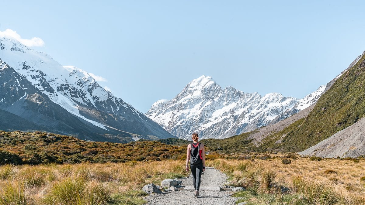 hiking Hooker Valley nz