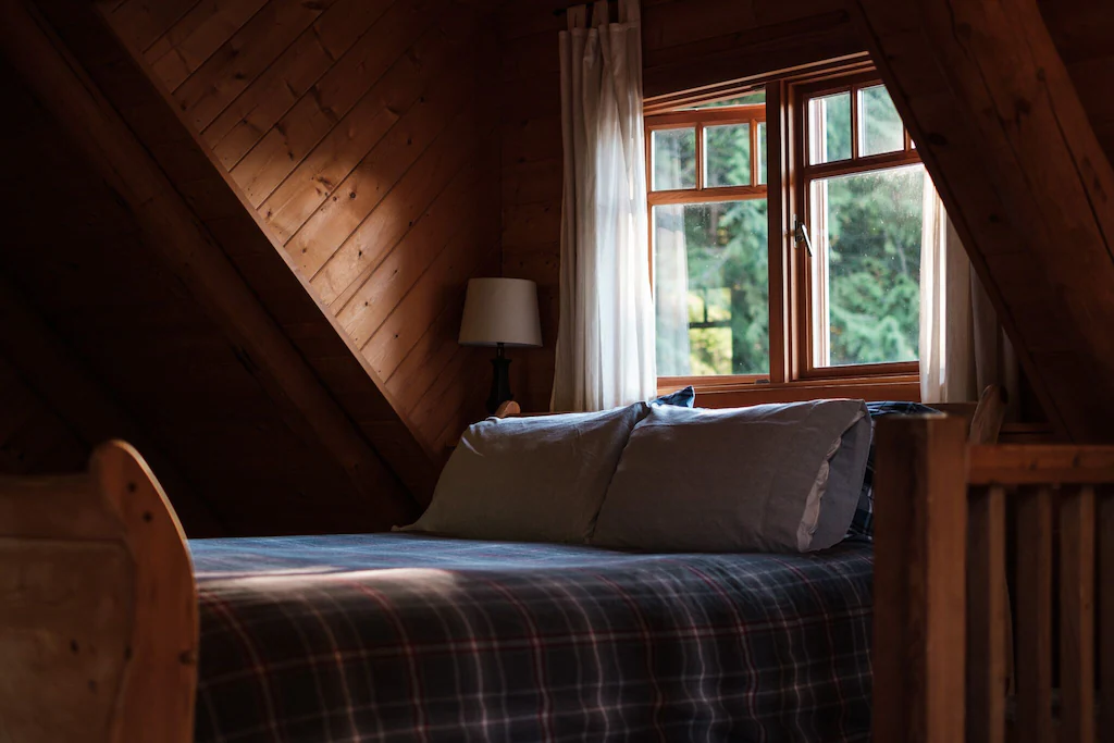 cabin rentals bc Wildwood bedroom