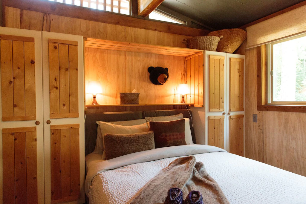 cabin rentals bc treehouse cottage bedroom