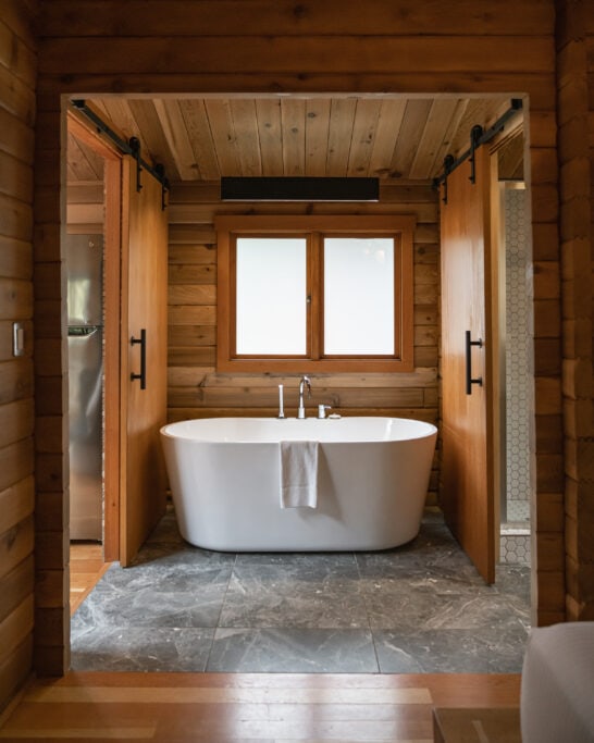 galiano island Bodega Cove cabin bathroom 03