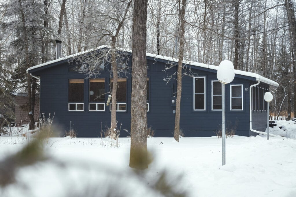 Bowerbird Stays cabin rentals Gimli cool and cozy cabin